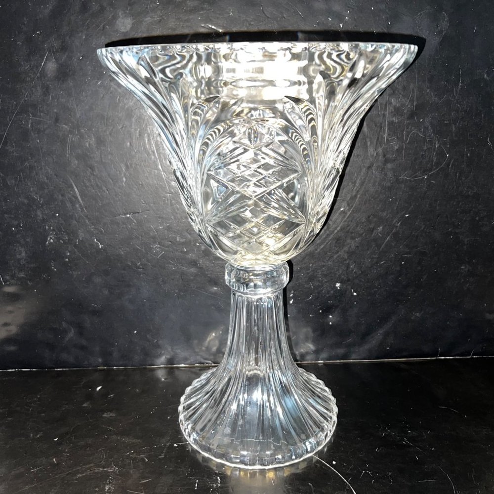 Towle Crystal 24% Lead Crystal Signed Centerpiece - Picture 2 of 8